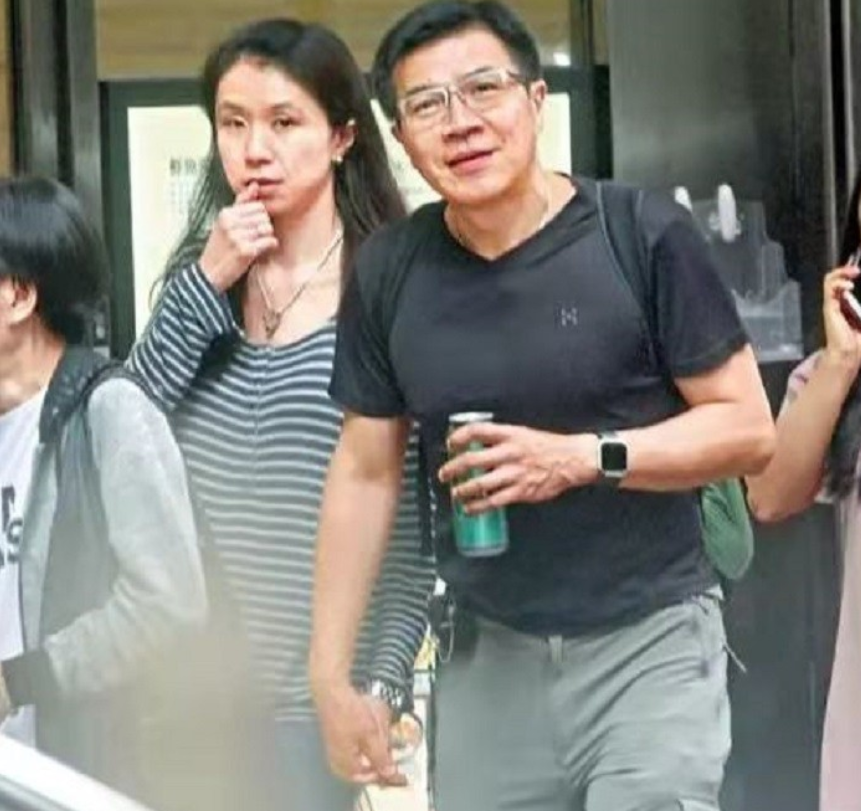 2015年，香港教授故意在车内放2个瑜伽球，妻女开车“意外身亡”
