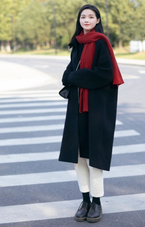 秋冬穿搭指南，大衣+直筒裤最易上手，保暖又舒适，高级又时髦