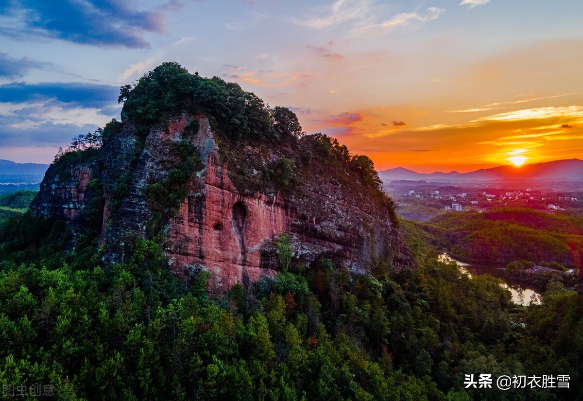 以为是首壮美的风景词，后来才发现这是一首大气昂扬的爱国词