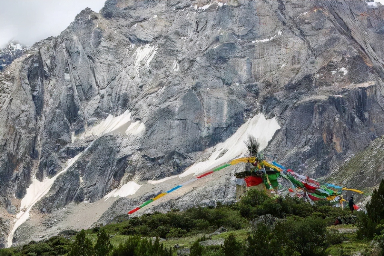 西藏萨普神山现在为什么那么火，看完总算明白了