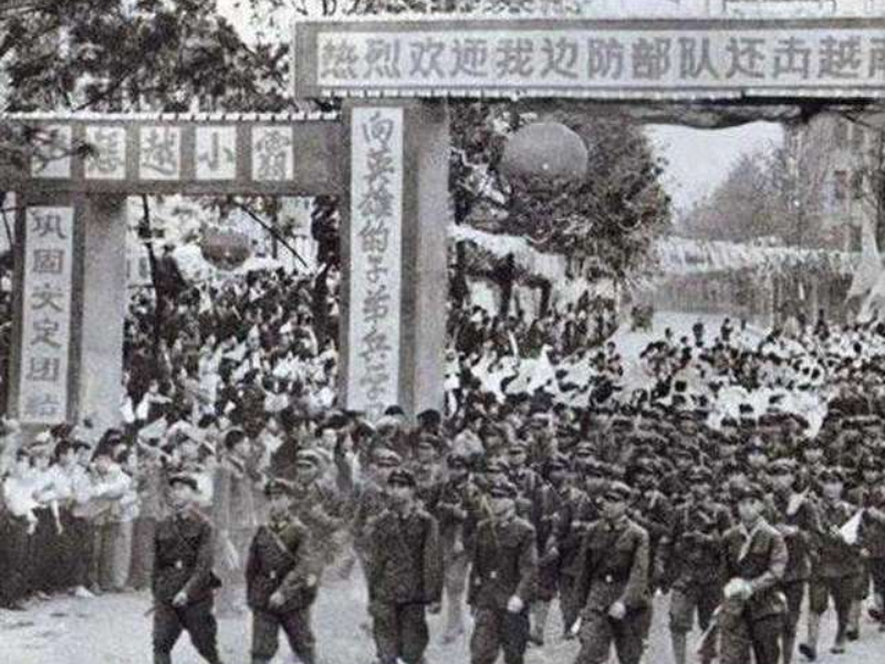 1981年华北大演习上，邓小平指着一个师长说：此人以后不可限量