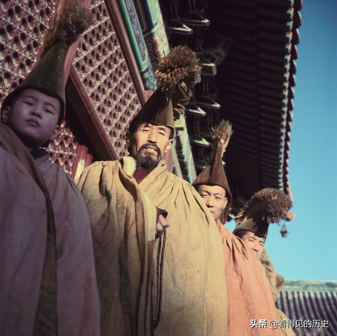 老照片 1955年北京雍和宫 打坐的喇嘛