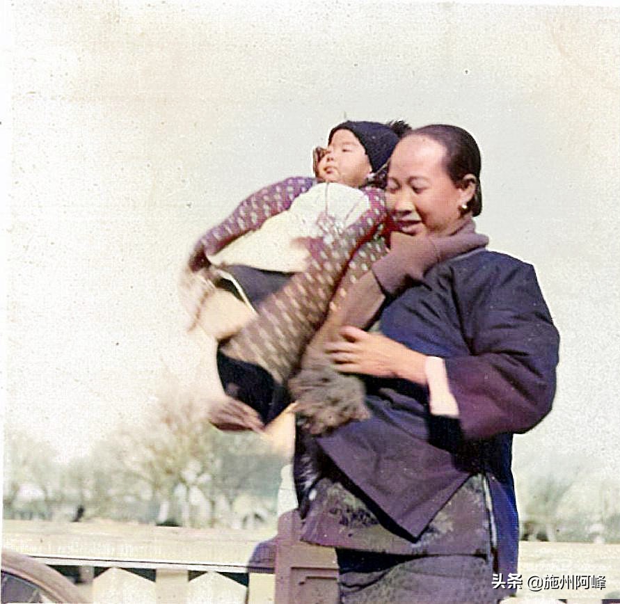 1939年在北京街头拍摄的老照片，那时人们生活得到底怎么样