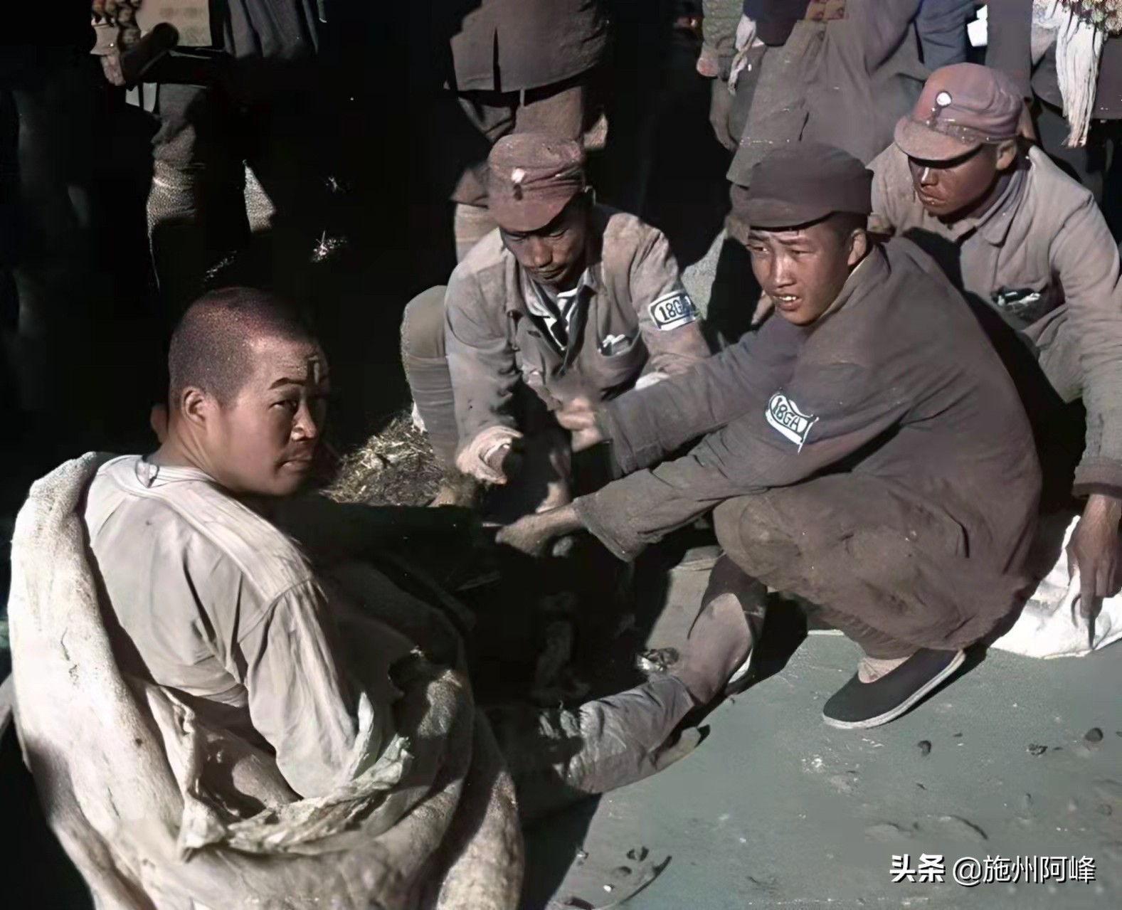老照片：被八路军俘虏的日军间谍，女战士执行侦察任务时不幸被俘