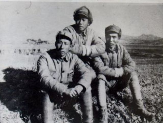 他下令活埋15个拒降的日军，解放后，担任北京卫戍区司令活101岁