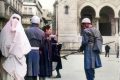 老照片：法军正在殖民地内对行人进行检查，法国街头的德军与美女