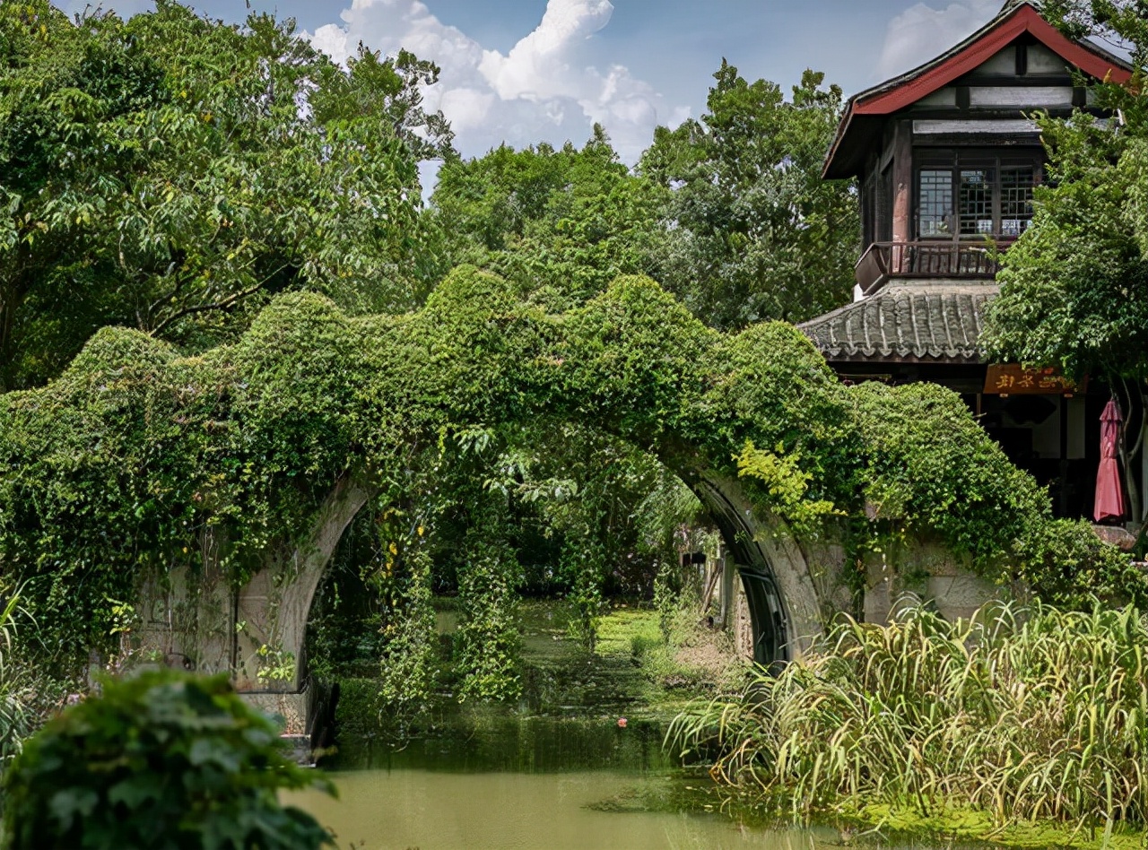 浙江有个“位置优越”的景区，地形酷似梅花得名，景色使人悠闲