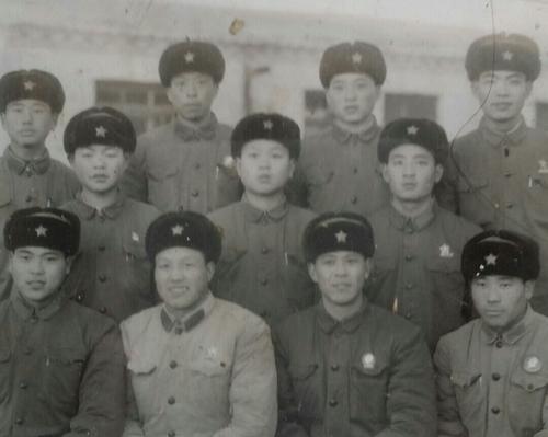 他下令活埋15个拒降的日军，解放后，担任北京卫戍区司令活101岁