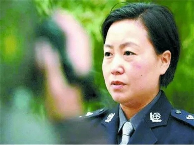 2004年任长霞葬礼：这位人民的好警察何以引得万人空巷追悼送行-爱读书