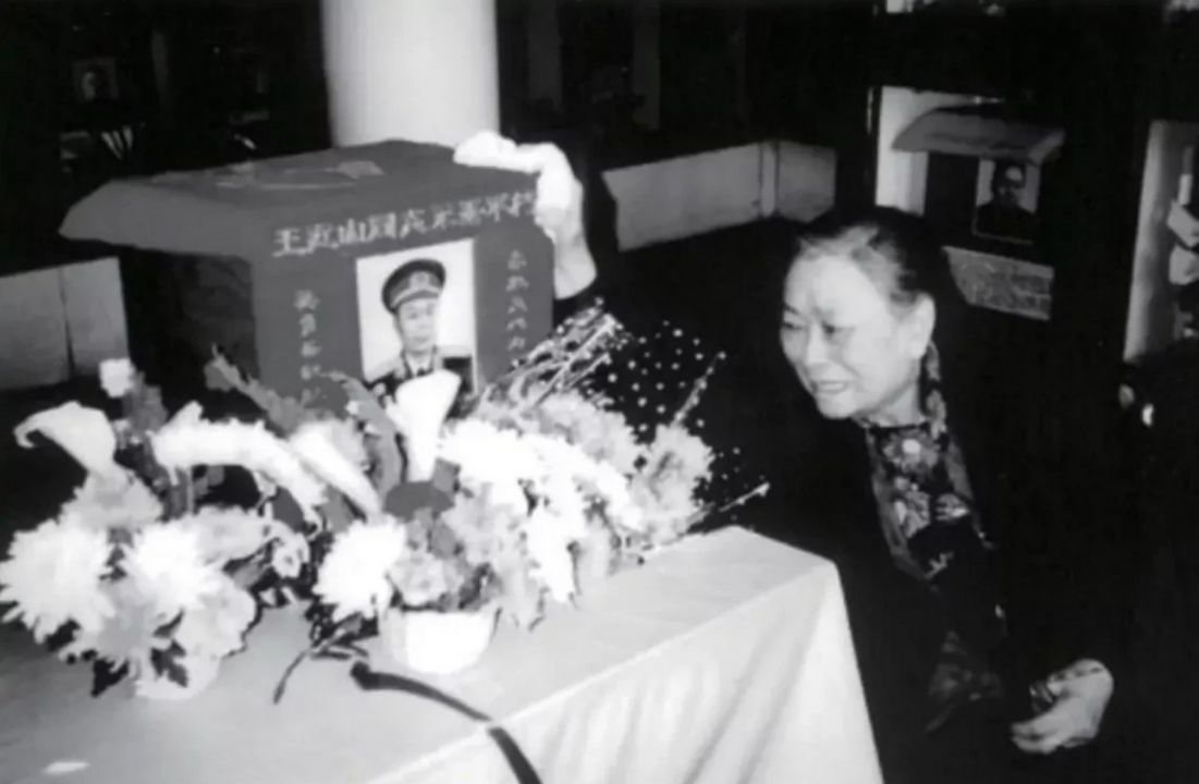 1978年李云龙原型王近山去世，临终遗言：死后不许前妻参加追悼会