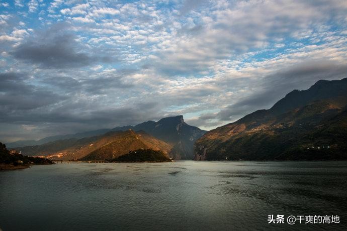 散文丨聂作平：三峡楼台，杜甫的夔州岁月