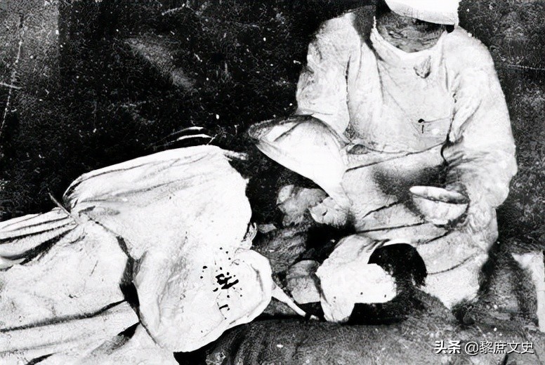 1952年，16岁女卫生员为黄继光整理遗体，后悔多年，原因感动数人