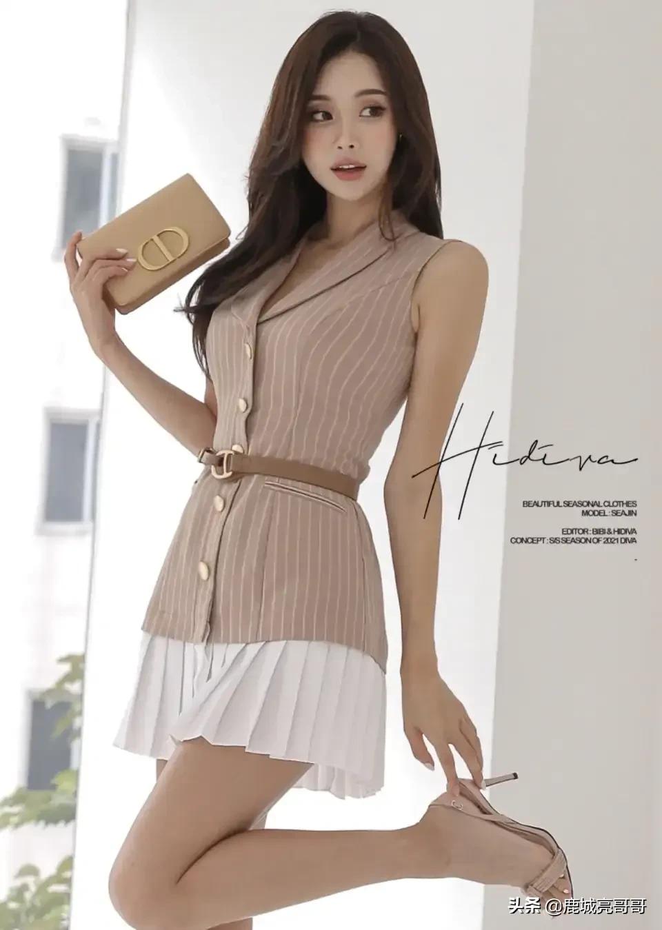 韩国美女模特朴多贤，棕色上衣百褶裙，真好看