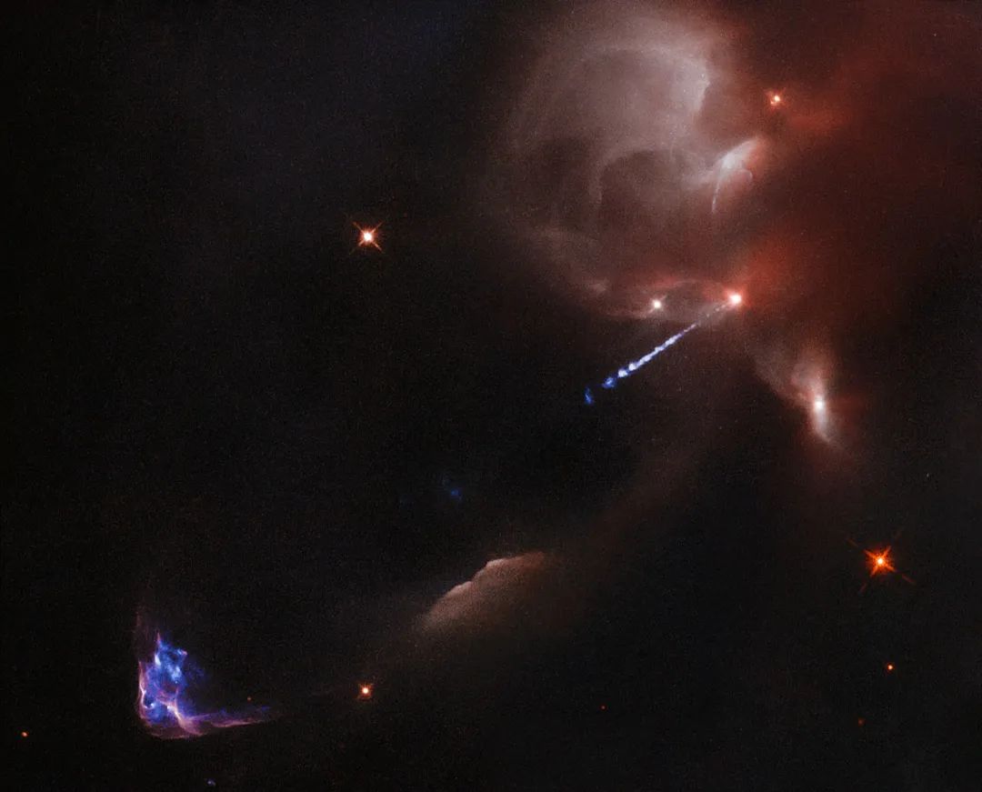 神秘光带刺破太空：猎户星云发生剧烈的能量爆发