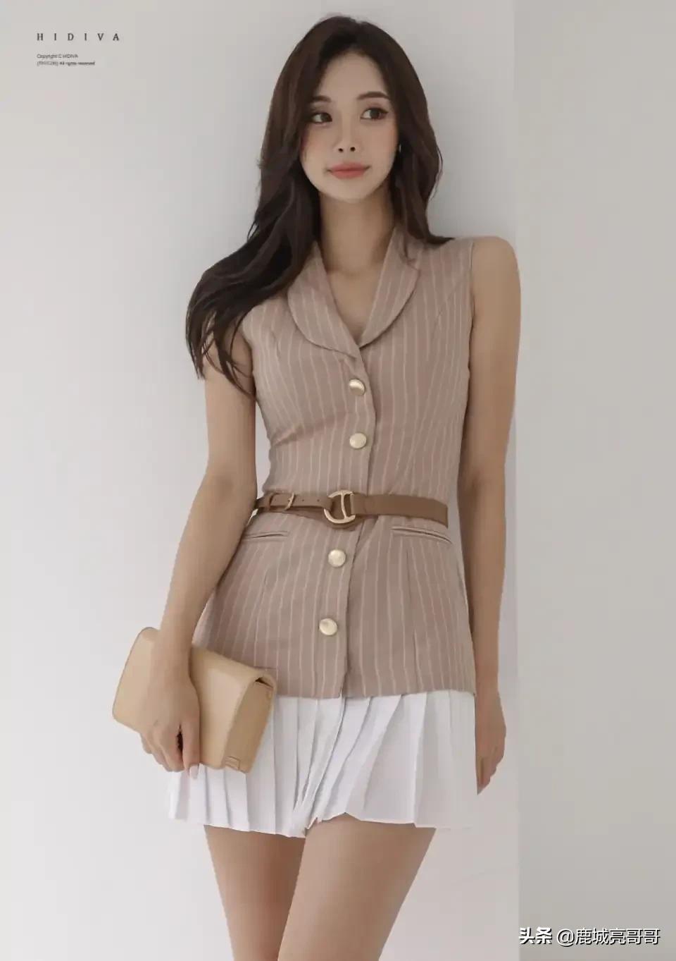 韩国美女模特朴多贤，棕色上衣百褶裙，真好看
