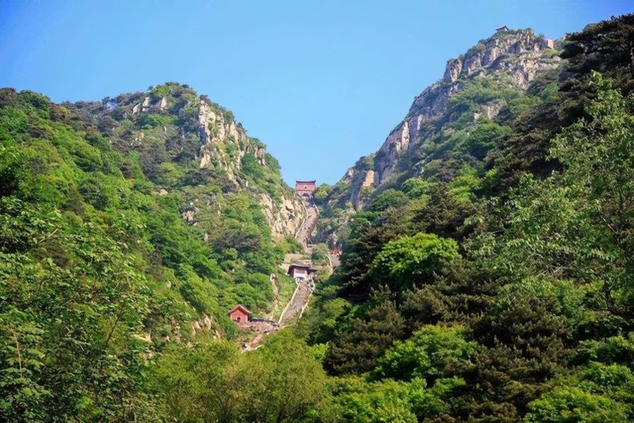 山东一定要去的景区，山泉流淌、古迹众多，是休闲度假的理想圣地