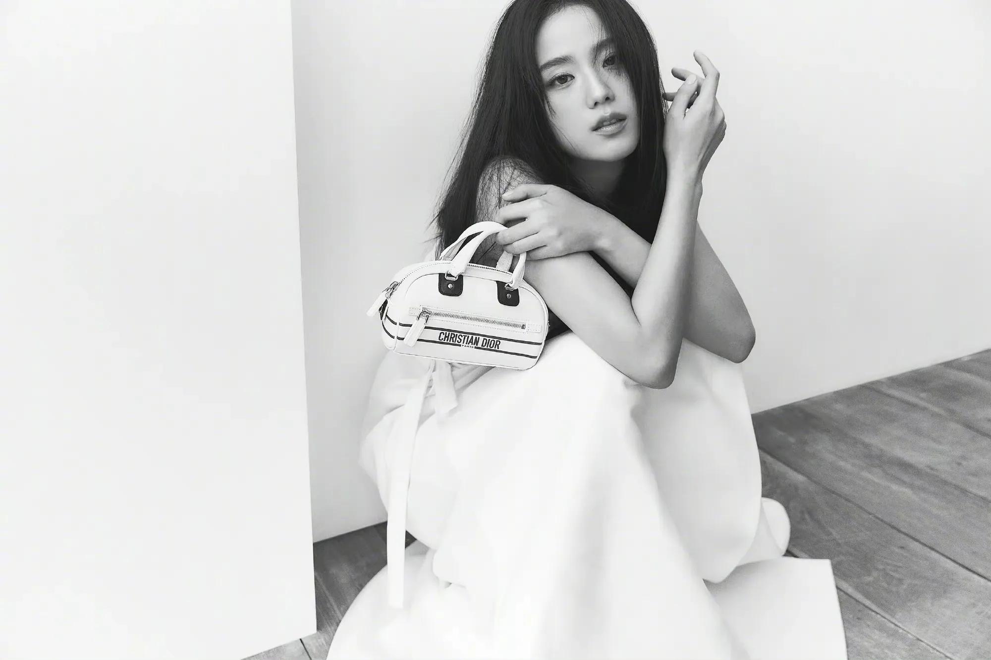 金智秀时尚芭莎五月刊封面大片 黑白双面Dior女郎