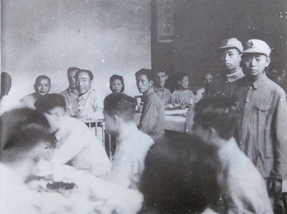 1949年，一个不识字的老汉买报纸，导致戴笠的儿子在浙江暴露