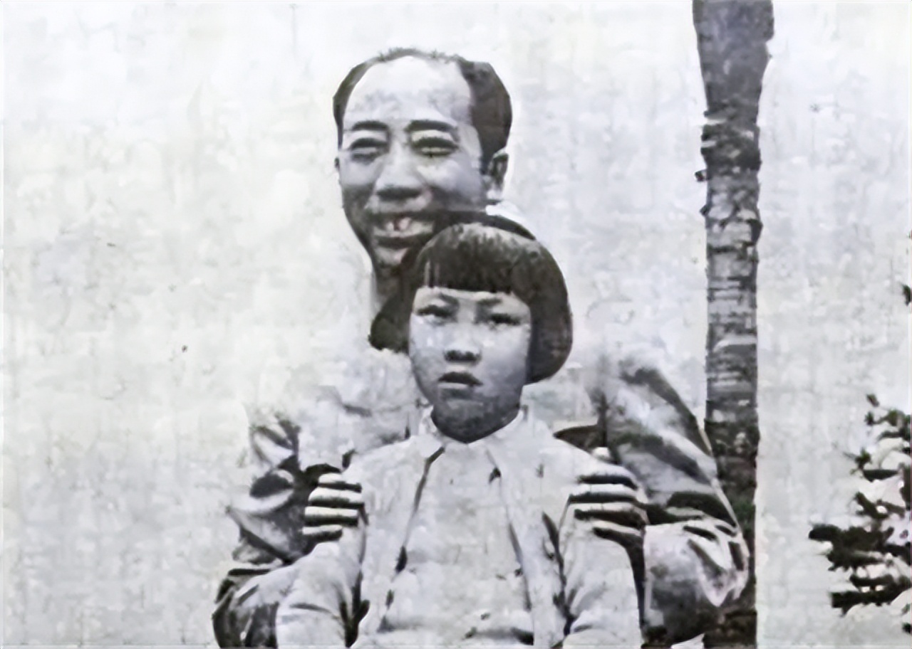 1949年，一个不识字的老汉买报纸，导致戴笠的儿子在浙江暴露