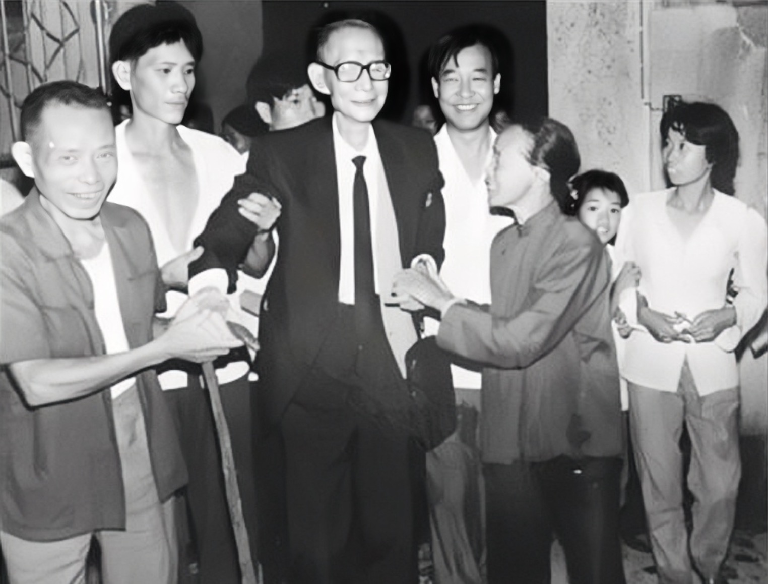 红军叛将逃亡香港40年后，写信恳求回乡定居，邓小平竟同意了