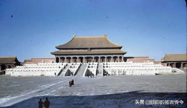 老照片：1946年的北京风貌，紫禁城荒凉冷清，街道上行人稀少