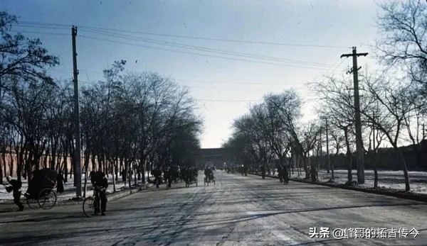 老照片：1946年的北京风貌，紫禁城荒凉冷清，街道上行人稀少