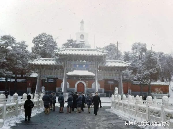 老照片：1946年的北京风貌，紫禁城荒凉冷清，街道上行人稀少