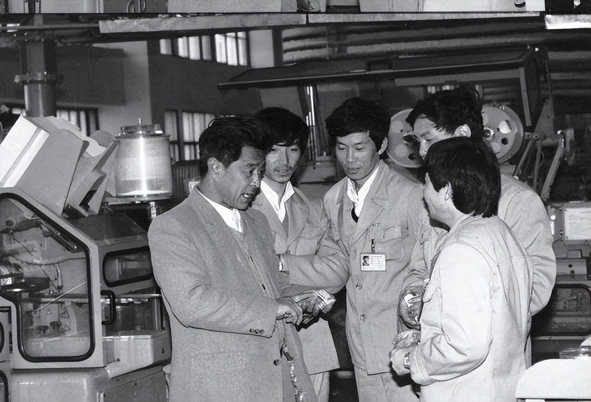 1979年，51岁的褚时健出任卷烟厂厂长，遭到排挤，反击方式绝了