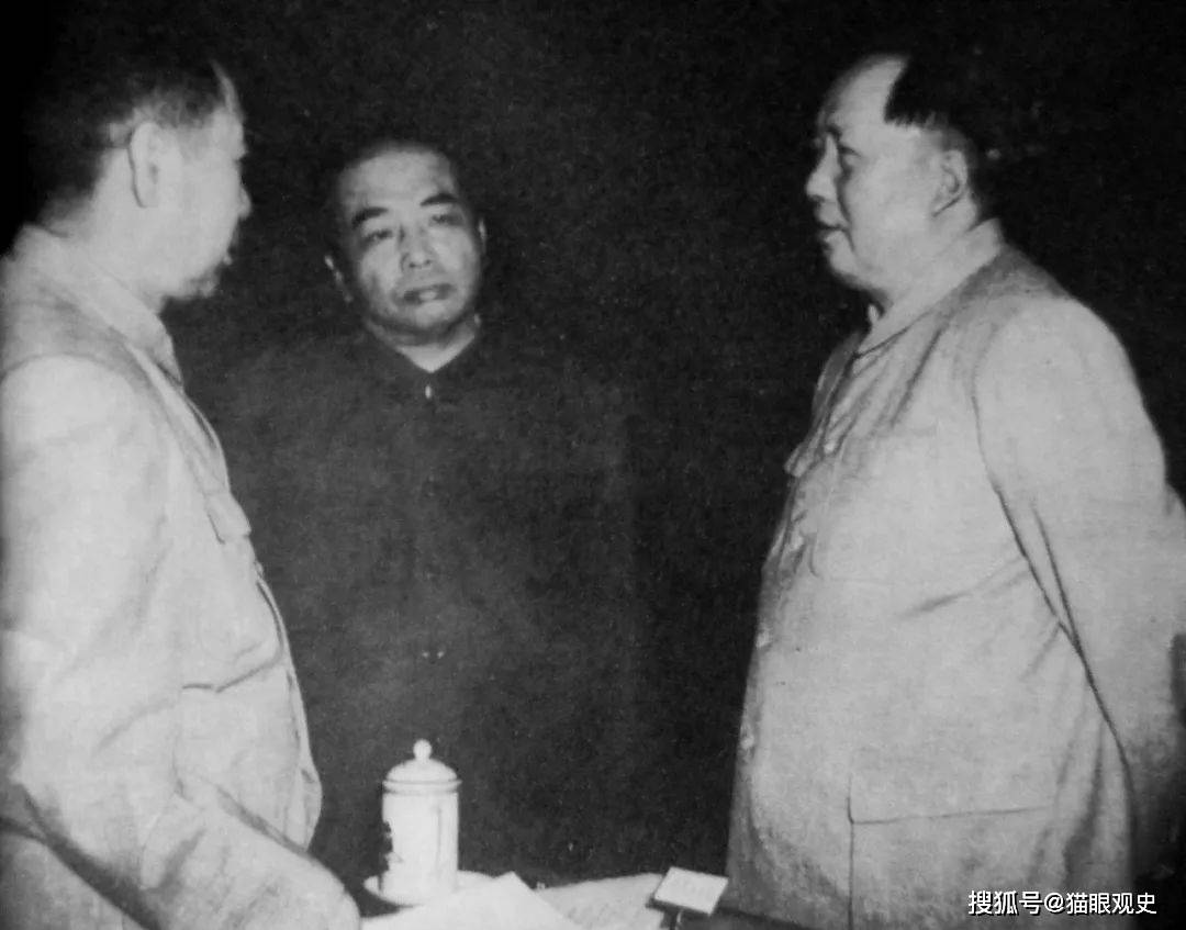 1967年，北京召开了一场批斗彭总的会议，他当众打了老总一耳光