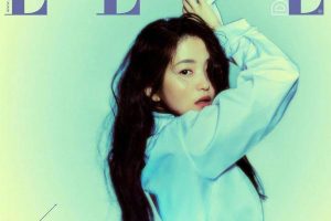 演员金泰梨登上韩版《ELLE》12月电子刊封面，于画面中展现冷调的浪漫性感