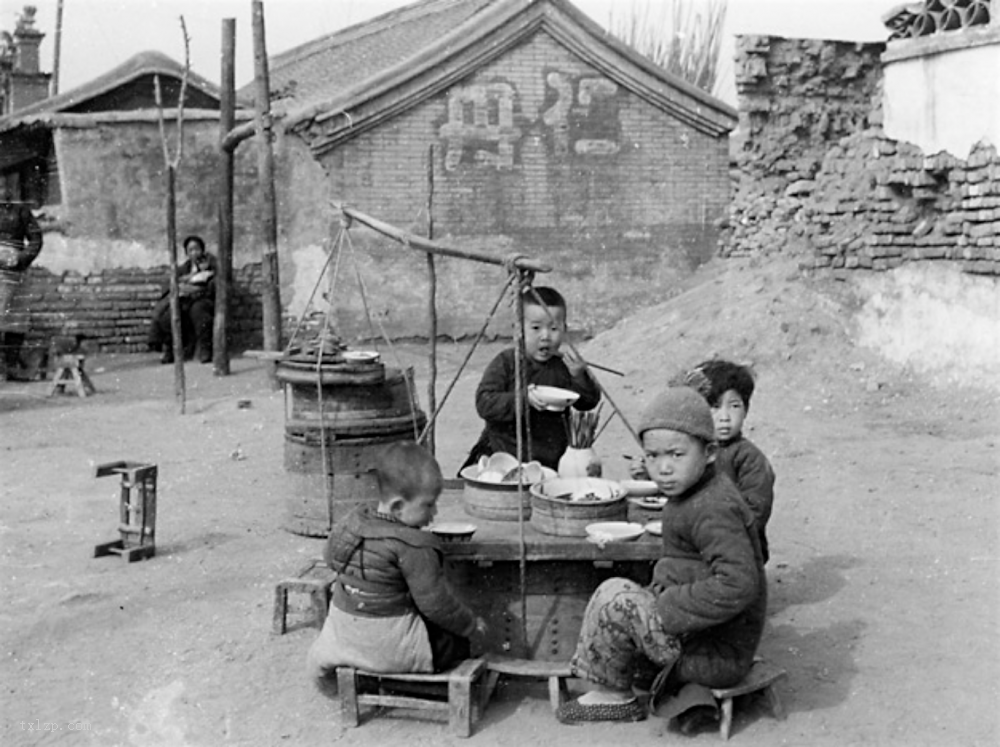 老照片：1940年时的北京胡同生活