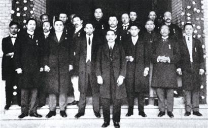 从同盟到政党：中国国民党的成立与近代中国政治格局的重塑